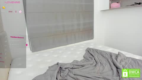 Snapshot of phantom_wave chatting on 01.25.25 Sezim online show from 01.25.25