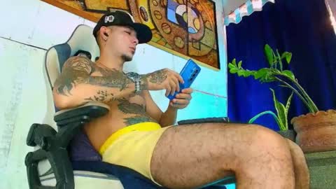 Snapshot of phlilloyhighclouds chatting on 10.26.25 phlilloyhighclouds online show from 10.26.25