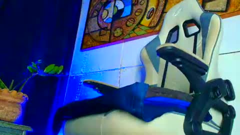 Snapshot of phlilloyhighclouds chatting on 10.27.25 phlilloyhighclouds online show from 10.27.25