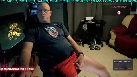 Snapshot of pilot_dave_69 chatting on 09.28.25 Dave online show from 09.28.25