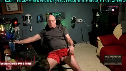 Snapshot of pilot_dave_69 chatting on 11.10.25 Dave online show from 11.10.25