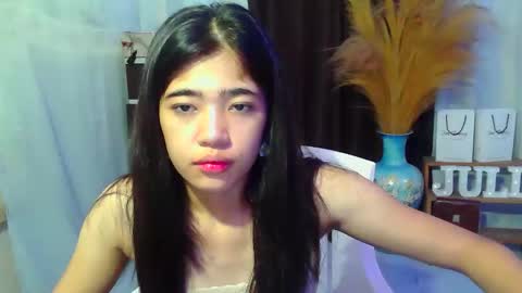 Snapshot of pinaycutie_sylvia chatting on 10.26.25 Via online show from 10.26.25