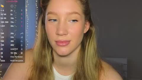 Snapshot of pink_rosee_ chatting on 12.20.24 online show from 12.20.24