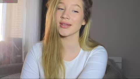 Snapshot of pink_rosee_ chatting on 12.25.24 online show from 12.25.24