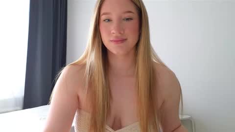 Snapshot of pink_rosee_ chatting on 09.26.25 online show from 09.26.25