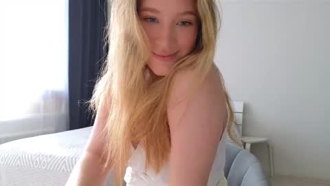 Snapshot of pink_rosee_ chatting on 10.08.25 online show from 10.08.25