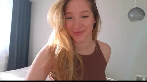 Snapshot of pink_rosee_ chatting on 10.12.25 online show from 10.12.25