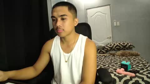 Snapshot of pinoyadriannexxx chatting on 10.04.25 Adrianne online show from 10.04.25