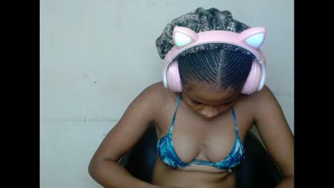 Snapshot of plumnjuicyx chatting on 02.21.25 plumnjuicyx online show from 02.21.25