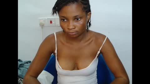 Snapshot of plumnjuicyx chatting on 10.15.25 plumnjuicyx online show from 10.15.25