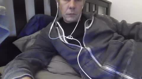Snapshot of plyre chatting on 09.15.25 plyre online show from 09.15.25