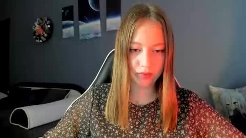 Snapshot of polihoney chatting on 02.14.25 Polina online show from 02.14.25