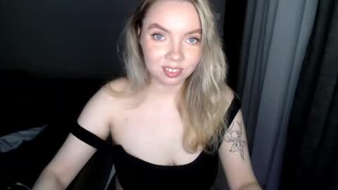Snapshot of polinajones chatting on 03.12.25 PolinaJones online show from 03.12.25