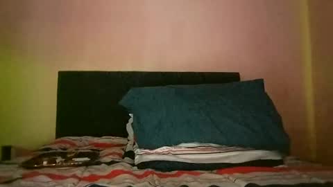 Snapshot of pootie83 chatting on 01.12.25 pootie83 online show from 01.12.25