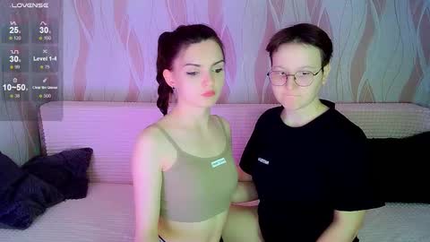 Snapshot of pornostendup chatting on 10.03.25 Ana and Tati online show from 10.03.25
