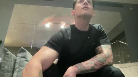 Snapshot of pourlemoment chatting on 09.28.25 pourlemoment online show from 09.28.25