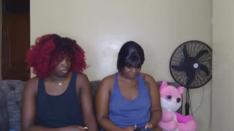 Snapshot of preetycookie chatting on 01.28.25 Lilly online show from 01.28.25