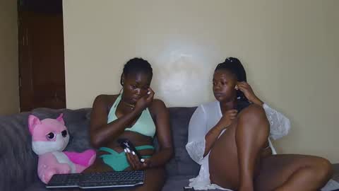 Snapshot of preetycookie chatting on 02.10.25 Lilly online show from 02.10.25