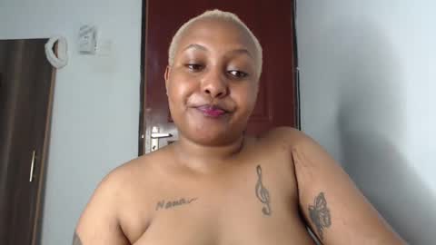 Snapshot of pretty_annah chatting on 12.10.24 Annah online show from 12.10.24