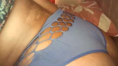 Snapshot of pretty_bums chatting on 10.17.25 chichi online show from 10.17.25