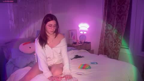 Snapshot of pretty_in_p1nk chatting on 12.12.24 Sophie online show from 12.12.24