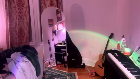 Snapshot of pretty_in_p1nk chatting on 12.16.24 Sophie online show from 12.16.24