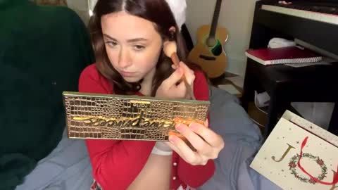 Snapshot of pretty_in_p1nk chatting on 12.18.24 Sophie online show from 12.18.24