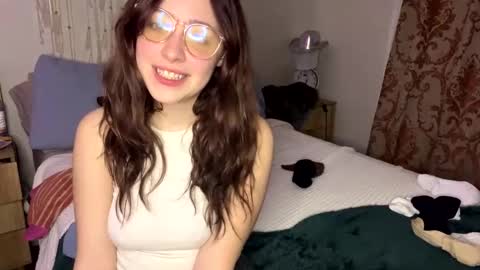 Snapshot of pretty_in_p1nk chatting on 01.10.25 Sophie online show from 01.10.25