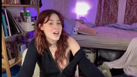 Snapshot of pretty_in_p1nk chatting on 03.04.25 Sophie online show from 03.04.25