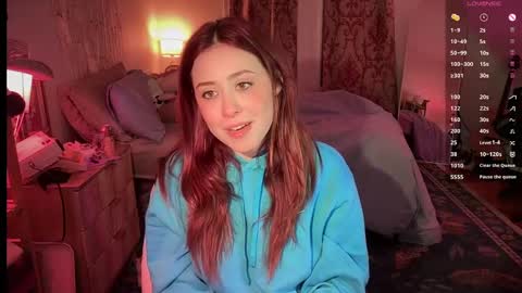 Snapshot of pretty_in_p1nk chatting on 03.08.25 Sophie online show from 03.08.25