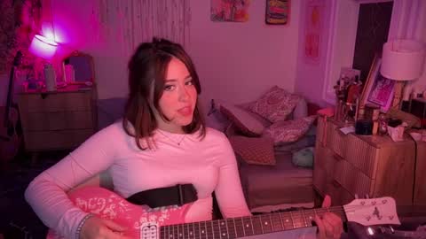 Snapshot of pretty_in_p1nk chatting on 09.16.25 Sophie online show from 09.16.25