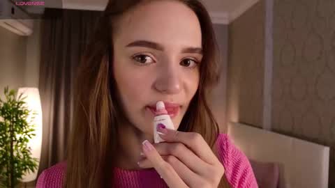 Snapshot of pretty_linaa chatting on 11.09.25 Anna online show from 11.09.25