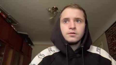 Snapshot of prettyboyhot01 chatting on 10.18.25 prettyboyhot01 online show from 10.18.25