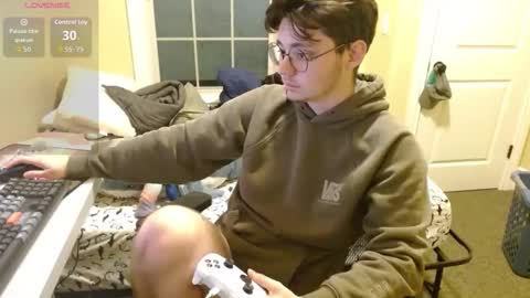 Snapshot of pupvex chatting on 11.09.25 Vander Waals online show from 11.09.25