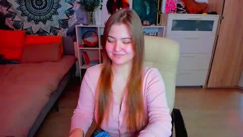 Snapshot of purehanna chatting on 11.05.25 Miss Hanna online show from 11.05.25