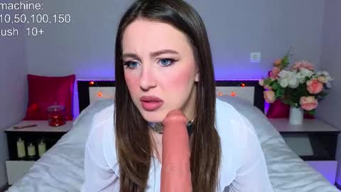 Snapshot of pussy_asmr chatting on 02.19.25 Monica online show from 02.19.25