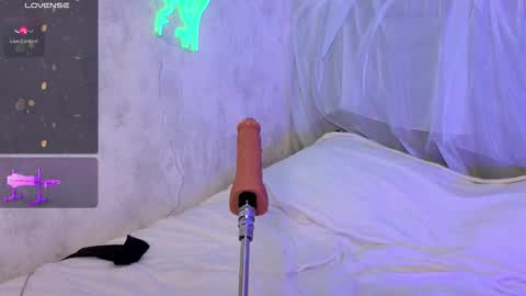 Snapshot of pussy_asmr chatting on 10.08.25 Monica online show from 10.08.25