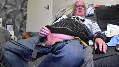 Snapshot of pusyrubber chatting on 12.22.24 Genital sucker online show from 12.22.24