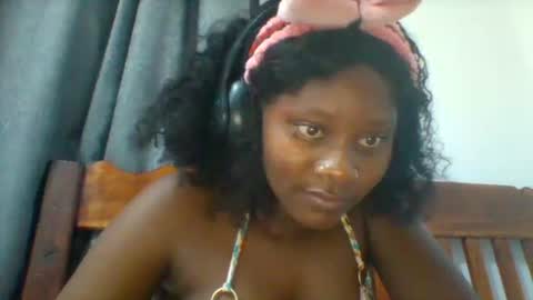 Snapshot of queen_diveer chatting on 10.01.25 queen_diveer online show from 10.01.25