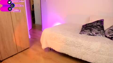 Snapshot of queen_liana chatting on 12.20.24 Liana  online show from 12.20.24