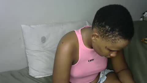 Snapshot of queen_polite chatting on 11.18.25 queen_polite online show from 11.18.25