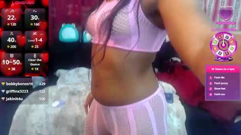 Snapshot of queenofheartsfaerah chatting on 03.01.25 QueenOfHearts online show from 03.01.25