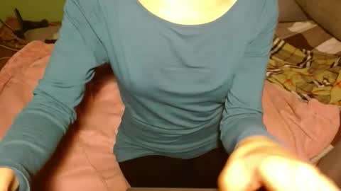 Snapshot of queenoftenderness chatting on 10.17.25 queenoftenderness online show from 10.17.25