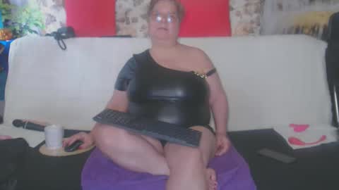 QueenPammy online show from 10.15.25
