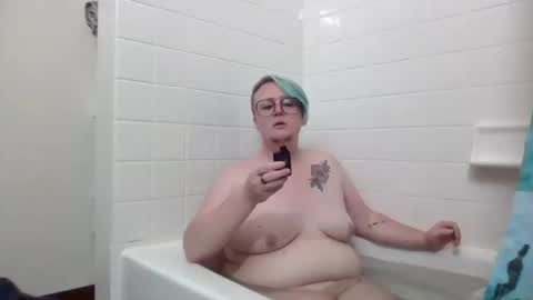 Snapshot of queerlyjaz chatting on 10.11.25 queerlyjaz online show from 10.11.25