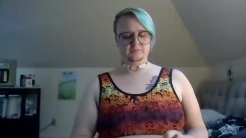 Snapshot of queerlyjaz chatting on 10.12.25 queerlyjaz online show from 10.12.25