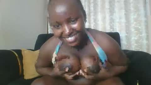 Snapshot of quinn_ce_ chatting on 11.12.25 quinn_ce_ online show from 11.12.25