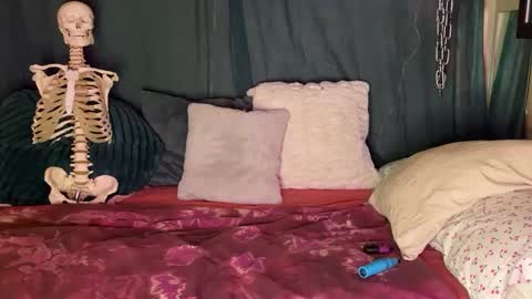 Snapshot of ramonaquinn chatting on 12.09.24 RAMONA Q online show from 12.09.24