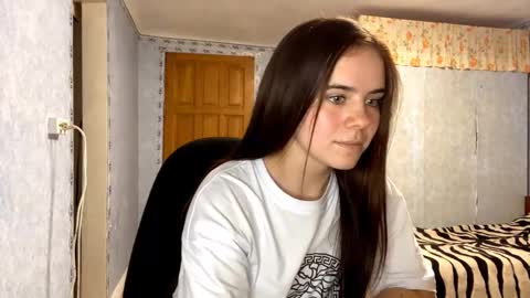 Snapshot of raneetagaloe chatting on 09.13.25 Lia online show from 09.13.25