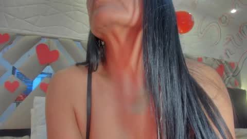 Raquel Moore  online show from 02.15.25